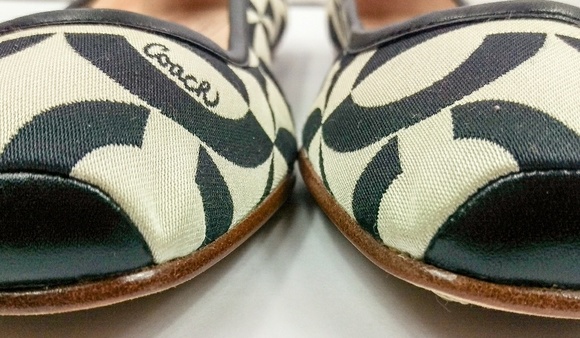{Coach} NWOB Portia Cream & Black Ballerina Flats - Picture 5 of 8